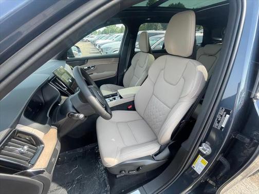 2025 Volvo XC90 B6 Plus 7-Seater