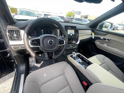 2025 Volvo XC90 B6 Plus 7-Seater