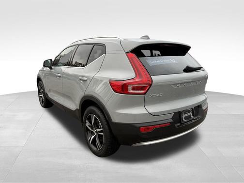 2025 Volvo XC40 B5 Core
