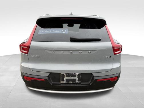 2025 Volvo XC40 B5 Core