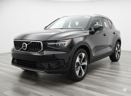 2025 Volvo XC40 B5 Plus Bright Theme