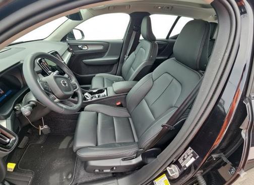 2025 Volvo XC40 B5 Plus Bright Theme