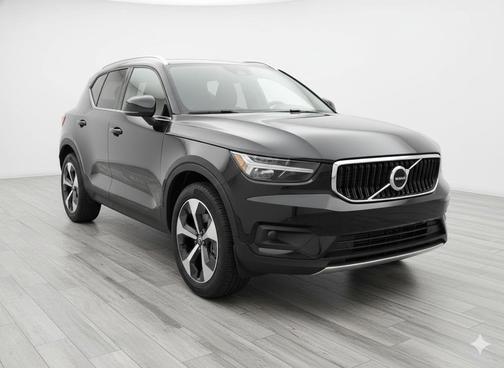 2025 Volvo XC40 B5 Plus Bright Theme