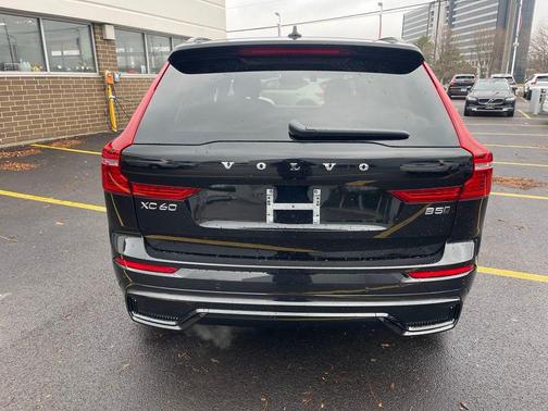 2025 Volvo XC60 B5 Plus