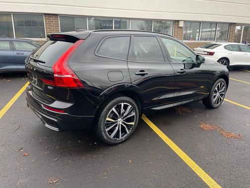 2025 Volvo XC60 B5 Plus