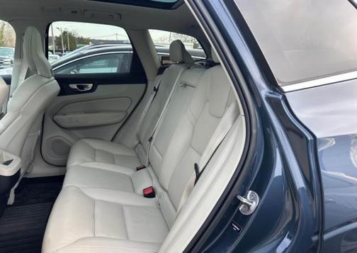 2023 Volvo XC60 B5 Plus Bright Theme