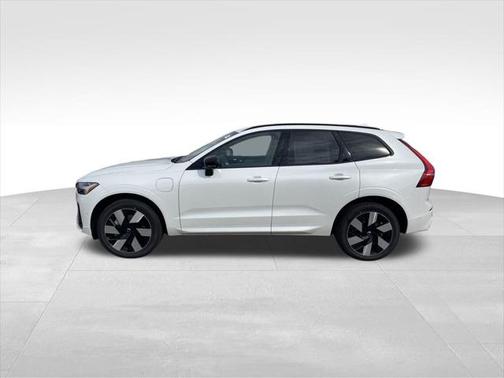 2025 Volvo XC60 Plug-In Hybrid T8 Plus