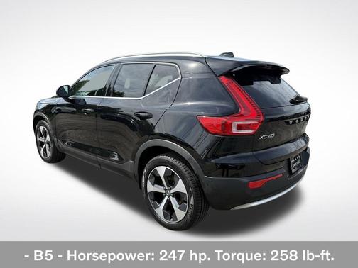 Onyx Black Metallic 2023 Volvo XC40 B5 Plus Bright Theme