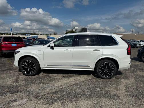 2025 Volvo XC90 Plug-In Hybrid T8 Plus