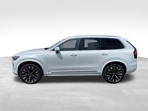 2025 Volvo XC90 Plug-In Hybrid T8 Plus