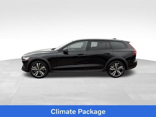 2025 Volvo V60 Cross Country B5 Plus