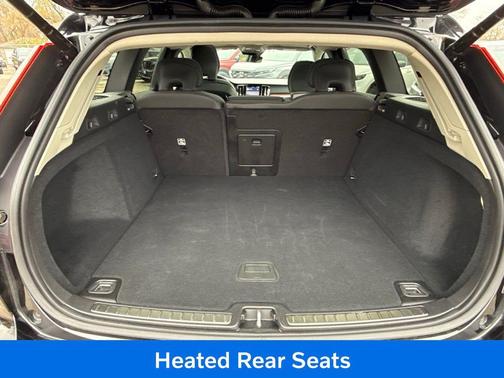 2025 Volvo V60 Cross Country B5 Plus