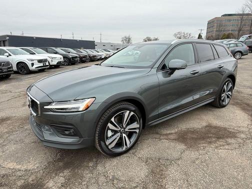 2026 Volvo V60 Cross Country B5 Plus
