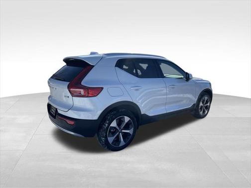 2025 Volvo XC40 B5 Plus Bright Theme