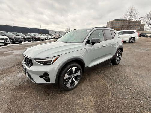 2026 Volvo XC40 Plus, B5 AWD Gas (mild hybrid), Dark