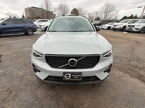 2026 Volvo XC40 Plus, B5 AWD Gas (mild hybrid), Dark