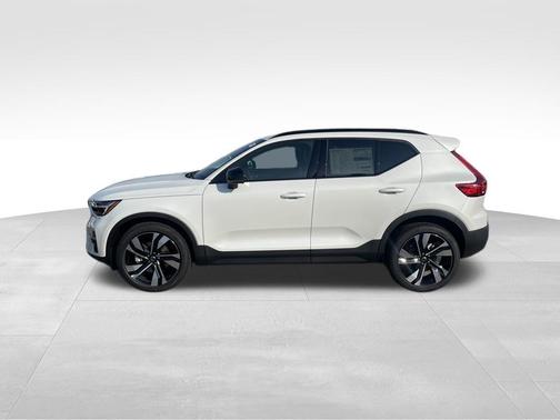 2026 Volvo XC40 B5 Ultra