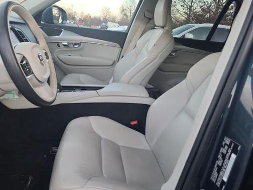 2023 Volvo XC90 B5 Core