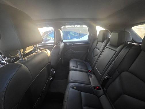 2017 Porsche Cayenne Platinum Edition