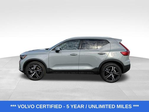 2025 Volvo XC40 B5 Core