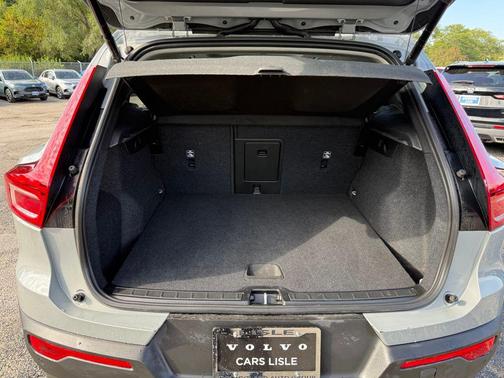 2025 Volvo XC40 B5 Core