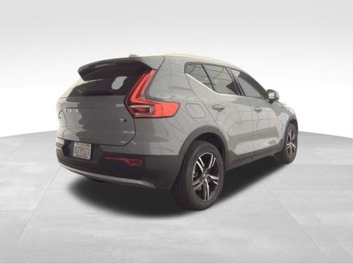 2025 Volvo XC40 B5 Core