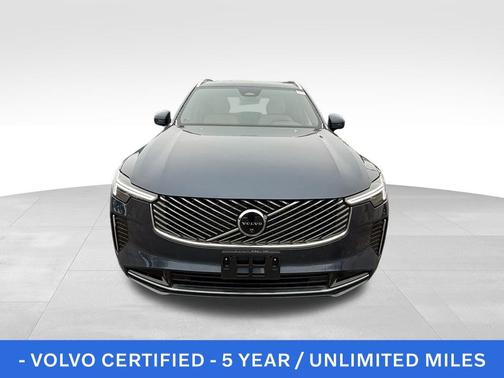 2025 Volvo XC90 B5 Plus