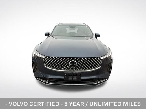 2025 Volvo XC90 B5 Plus