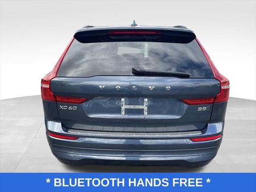 2022 Volvo XC60 B5 Momentum