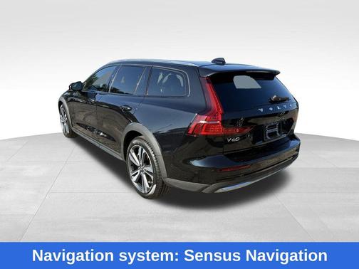 2025 Volvo V60 Cross Country B5 Plus