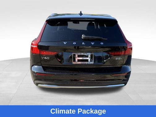 2025 Volvo V60 Cross Country B5 Plus