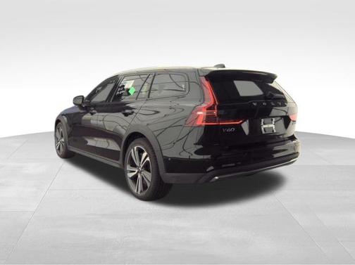 2025 Volvo V60 Cross Country B5 Plus