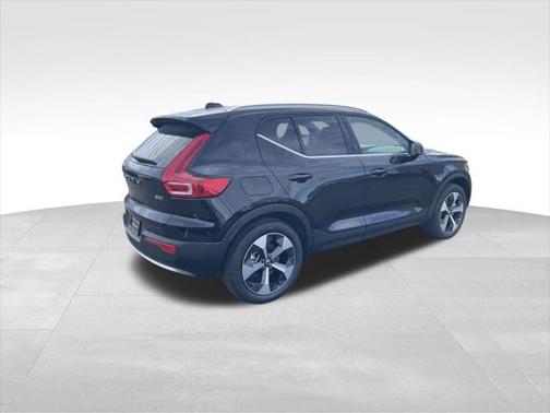 2025 Volvo XC40 B5 Core