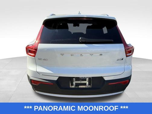 2025 Volvo XC40 B5 Core