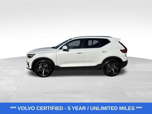 2025 Volvo XC40 B5 Core