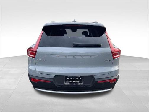 2025 Volvo XC40 B5 Ultra Bright Theme