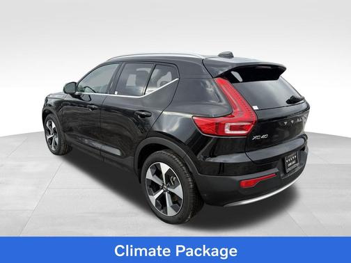 2025 Volvo XC40 B5 Core