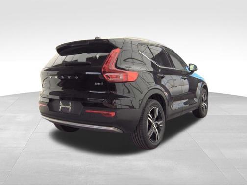 2025 Volvo XC40 B5 Core