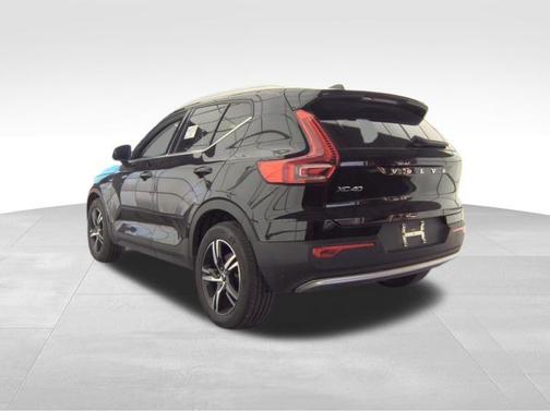 2025 Volvo XC40 B5 Core