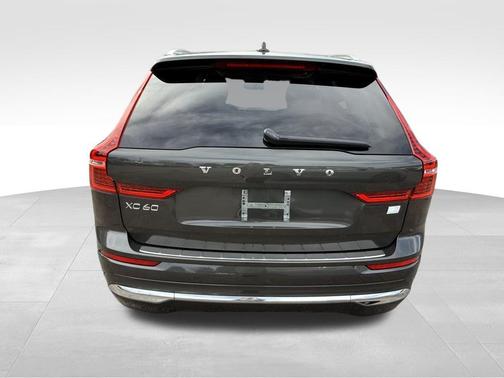 2022 Volvo XC60 Recharge Plug-In Hybrid T8 Inscription Expression