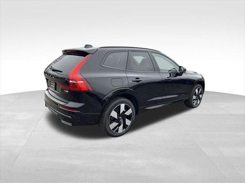 2025 Volvo XC60 Plug-In Hybrid T8 Plus