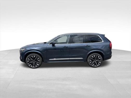 2025 Volvo XC90 B5 Plus