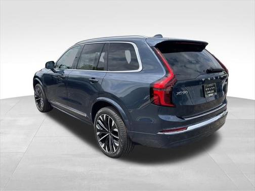 2025 Volvo XC90 B5 Plus