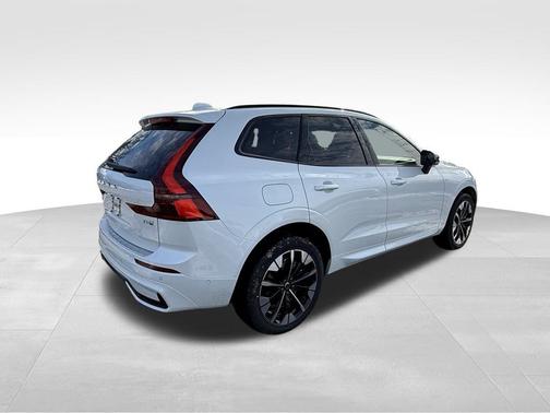 2026 Volvo XC60 Plug-In Hybrid T8 Plus