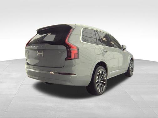 2025 Volvo XC90 B6 Plus 7-Seater