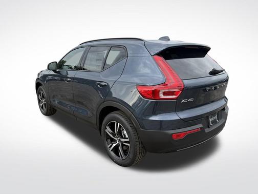 2026 Volvo XC40 B4 Core