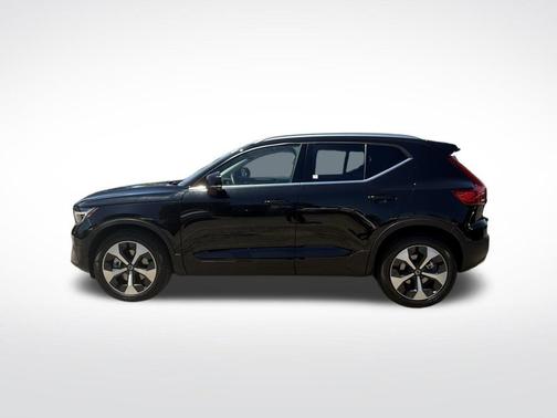 Onyx Black Metallic 2023 Volvo XC40 B5 Plus Bright Theme