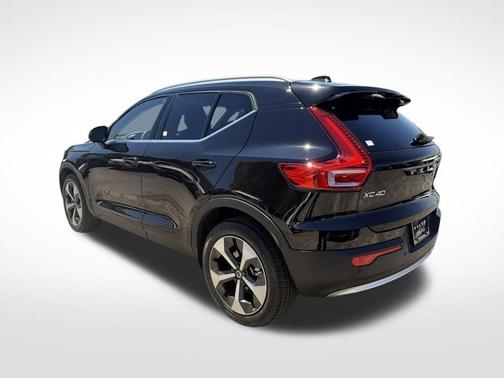 Onyx Black Metallic 2023 Volvo XC40 B5 Plus Bright Theme