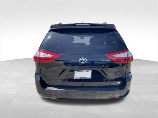 2018 Toyota Sienna XLE Premium