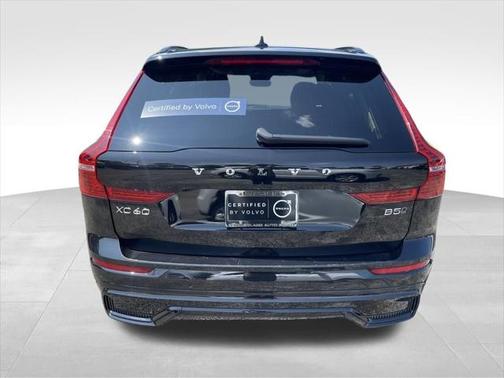 2024 Volvo XC60 B5 Plus Dark Theme
